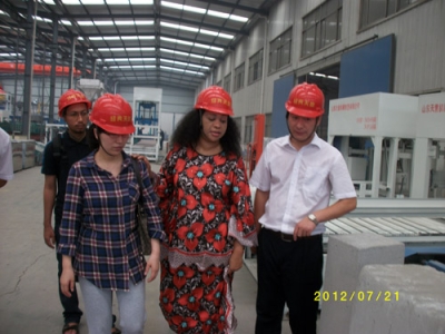 2012.7.21日坦桑尼亞總統(tǒng)夫人來我公司參觀指導、洽談合作