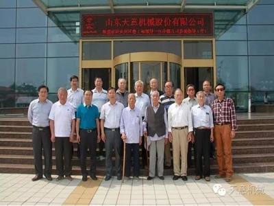 兗州區(qū)委常委、組織部長徐繼瑞一行領(lǐng)導蒞臨天意參觀指導工作