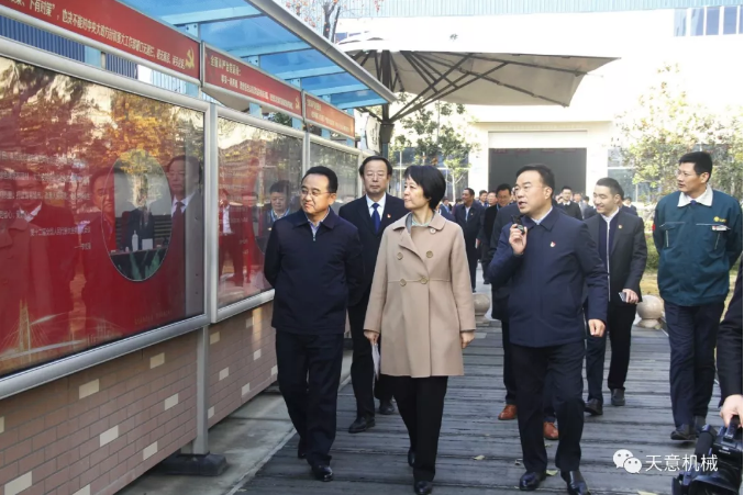 濟(jì)寧市委常委、組織部部長孔凡萍帶領(lǐng)全市“兩新”組織黨建工作現(xiàn)場觀摩團(tuán)蒞臨天意機械調(diào)研指導(dǎo)